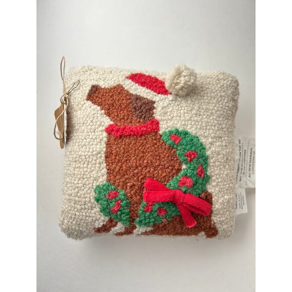 Brown Christmas Dog Wood Square Decorative Pillow Wreath Red Bow 8" Mud Pie - Picture 1 of 5